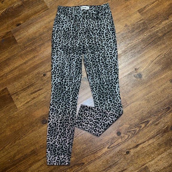 William Rast Pants - ⭐️William Rast Gray Leopard Print Ombre High-Rise Jeans Size 25